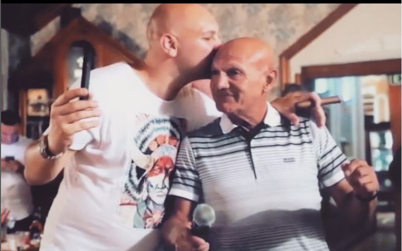 U ŠABANOVU ČAST Potez porodice Šaulić na Mihajlovom venčanju sve oduševio, ovo se nalazilo na svakom stolu u sali (FOTO)