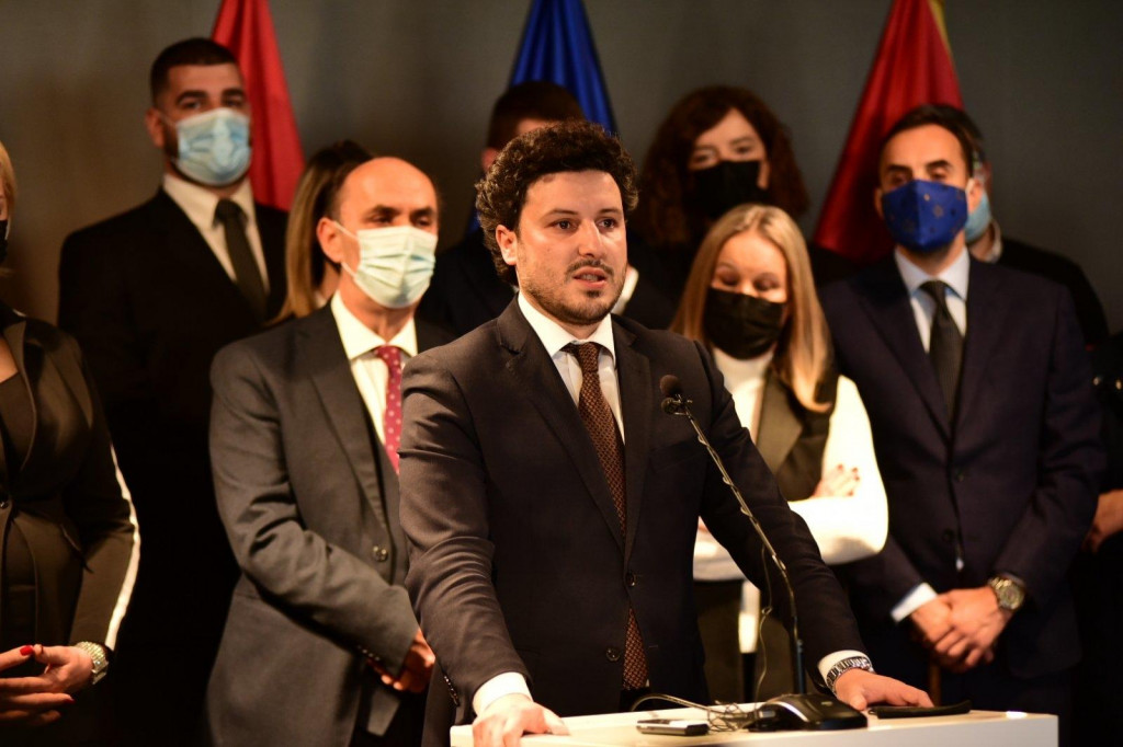DEFINITIVNO! Koalicija "Crno na bijelo" predala inicijativu Skupštini za izglasavanje nepovjerenja Vladi
