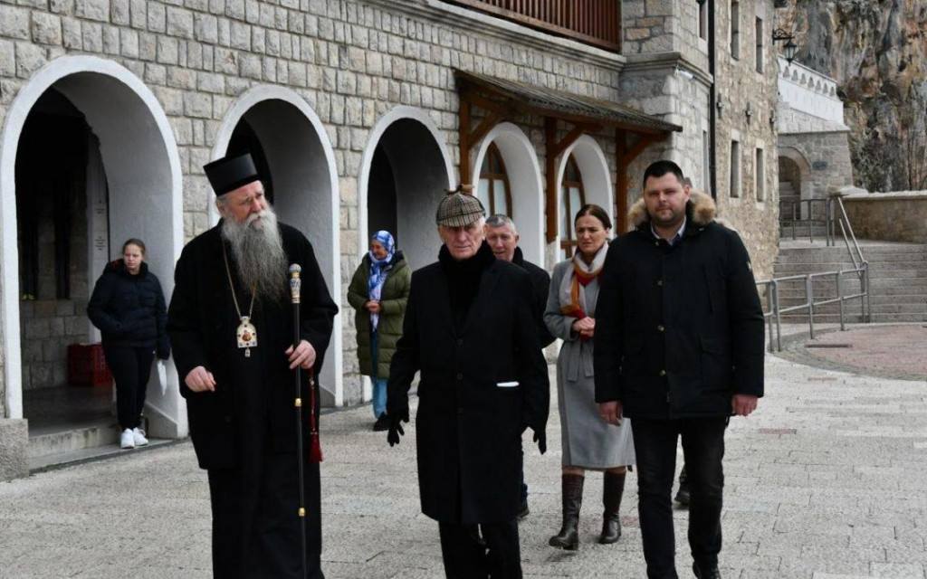 SUSRET VELIKANA Mitropolit Joanikije i Matija Bećković pod Ostrogom