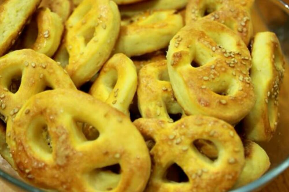 PECIVO NEZAOBILAZNO NA TRPEZI Evo zašto se za Svetog Savu mijese perece