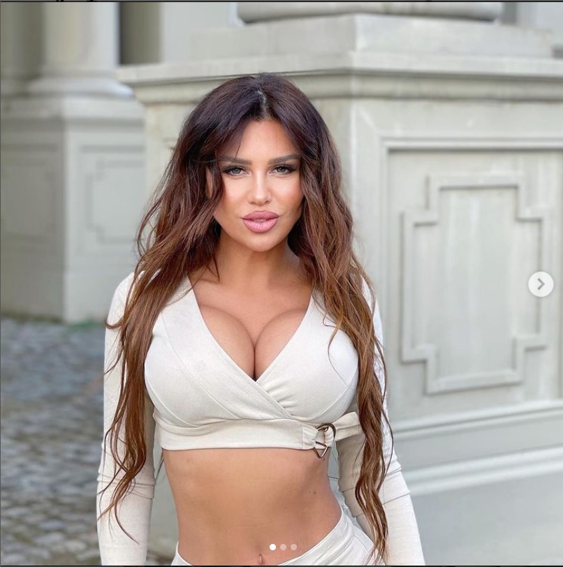 STANIJA ZAPALILA MAJAMI! U mini bikiniju provozala novi automobil!