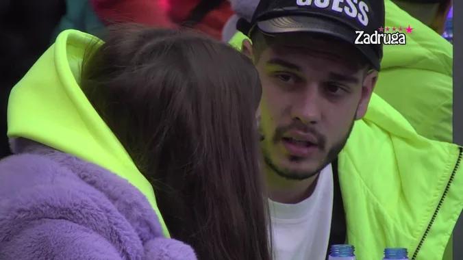'DAJEM POVODE DA OVAJ SMRDOUSTAC IMA MIŠLJENJE!' Dejan ogorčen na komentare žirija, osuo paljbu po Čolaku i Grujićevoj! (VIDEO)