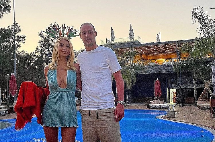 SNEŽANA BORJAN POSLALA BRUTALNU PORUKU Svi se pitaju kome je upućena