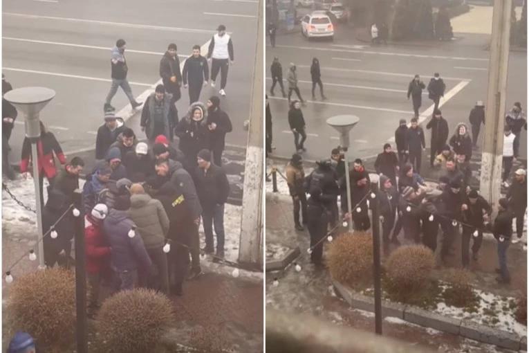 VELIKI SUKOBI NA ULICAMA KAZAHSTANA: Muškarac nonšalantno policajcu oduzeo pištolj (VIDEO)