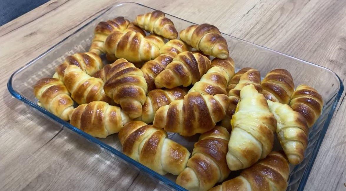 NAJMEKŠI DOMAĆI KROASANI ZA PAMĆENJE: Idealni za večeru i doručak (VIDEO)