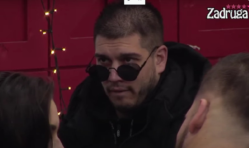 DOŠLO MU IZ DU*ETA U GLAVU! Dejan odlučan: "Gotovo je! Zgaziću ženu koja me prevarila javno!"