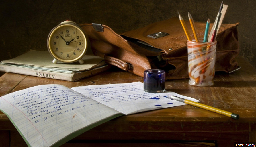 DA LI ZNATE Kako se piše "SA MNOM" ili "SAMNOM"?