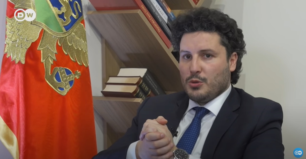 U INTERESU GRAĐANA, NARAVNO! Abazović na putovanja potrošio skoro tri puta više od Krivokapića