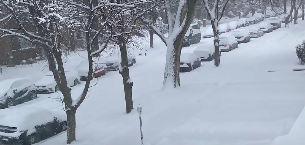 SNIJEG OKOVAO AMERIKU Nevrijeme izazvalo totalni kolaps (VIDEO)