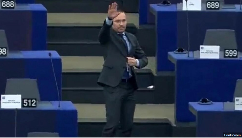 SKANDAL U EVROPSKOM PARLAMENTU Bugarski poslanik uputio nacistički pozdrav (VIDEO)