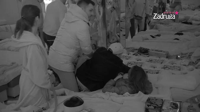 RUSVAJ U SITNE SATE! Viki saznala za Marijanu i Marka, pa NASRNULA na Zonjićevu! Zadrugari SKOČILI da ih razdvoje! (VIDEO)