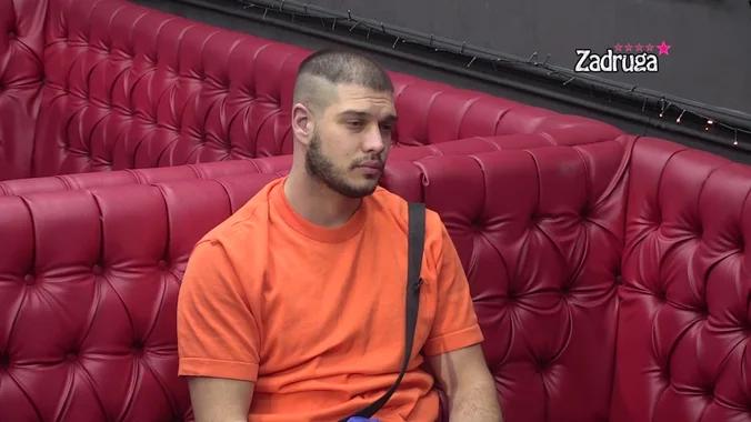 KAKAV JE TO KVARNJAK! Miki zgrožen Dejanovim ponašanjem, osuo rafalnu paljbu po njemu!