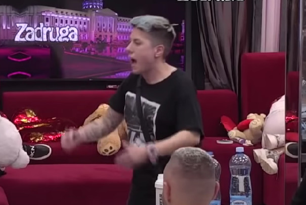 OPET U PROBLEMU! Matora doživjela pomračenje zbog češkanja MC Aleks i Sandre Rešić, pa napravila opštu pometnju u kući! (VIDEO)