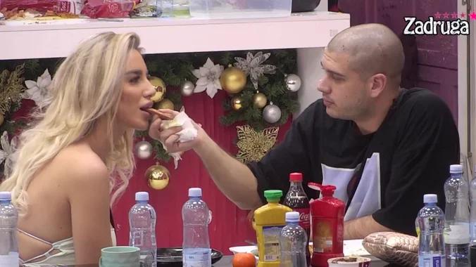 PUCA OD ROMANTIKE! Dejan i Aleks zajedno uživali u večeri koju je Dragojević pripremio! (VIDEO)