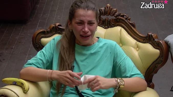 RAZOČARANA! Dalila potpuno utučena jer se Filip Car nije sjetio njihove MJESEČNICE! Osula žestoku paljbu po njemu! (VIDEO)
