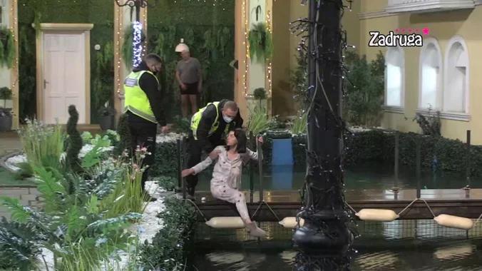 HAOS U CIK ZORE! Tara doživjela pomračenje, pa počela HISTERIČNO da razbija sve po imanju! (VIDEO)