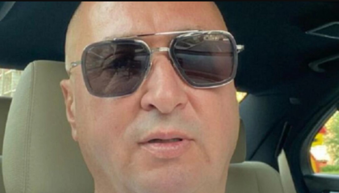 OVO JOŠ NISTE VIDELI! Đani za jedan refren pesme uzeo nekoliko desetina hiljada evra, stavljali mu novac u cipele (FOTO)