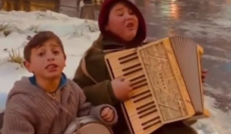 O NJIMA BRUJE DRUŠTVENE MREŽE! Dječaci zapevali veliki hit Tome Zdravkovića i sve ostavili bez teksta!