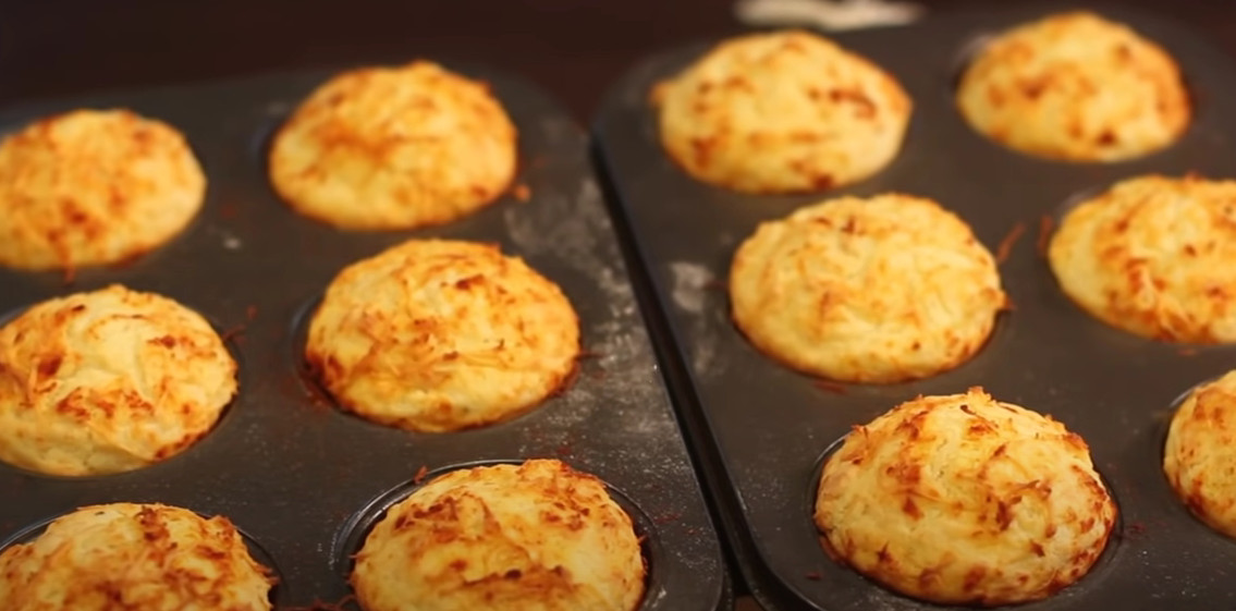 Provereno NAJBOLJI recept: Mekani i sočni mafini sa sirom