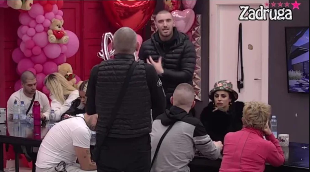 PODIVLJAO! Mensur u DELIRIJUMU ZBOG MILICE! (VIDEO)