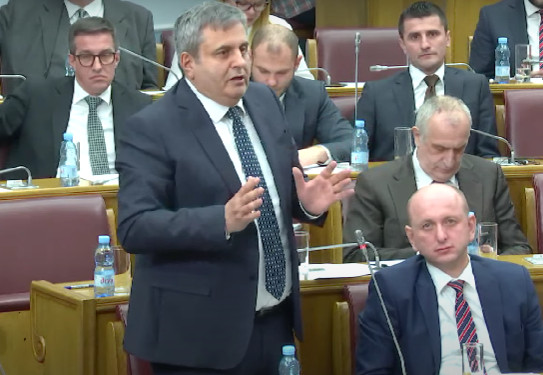 RADUNOVIĆ: Krivokapić je potrčao je u zagrljaj liderima druge dvije koalicije