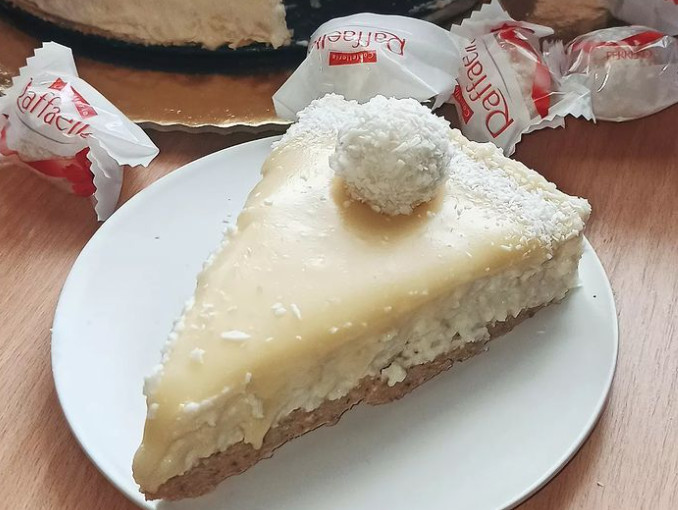 KOKOS FANTAZIJA! Recept za rafaelo čizkejk, nećete moći da mu odolite!