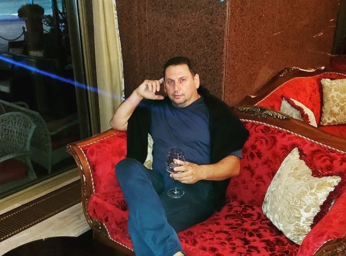 TAKI IMAO UDES! Oglasio se Majin otac nakon što je objavio fotografiju sa rukom u zavoju!
