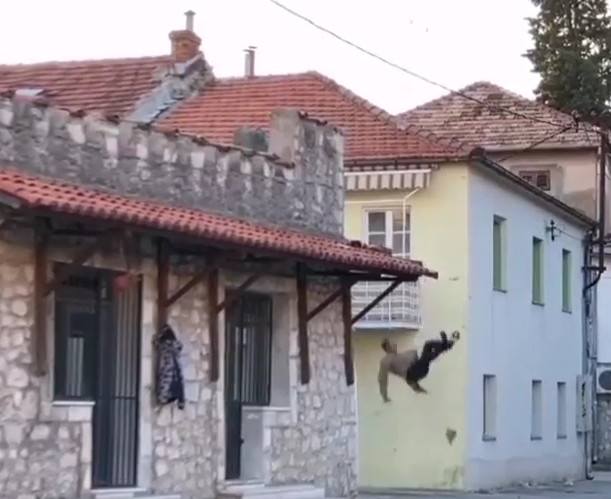 NA KROVU RADIO SKLEKOVE Muškarac pao sa krova u Trebinju