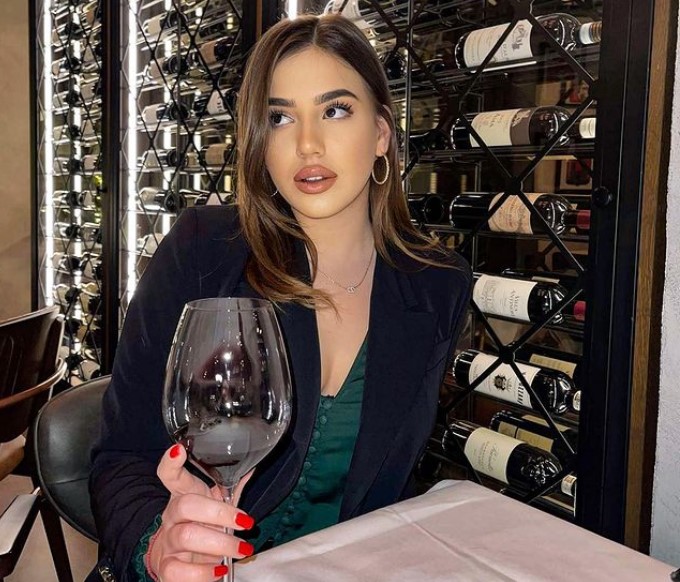 ČOLINA ĆERKA UŽIVA NA LUKS JAHTI! Una pozirala, pa sve objavila na Instagram!