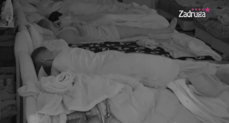 BRUTALNO! Viki i Marko iznova šokiraju javnost vrelim scenama u rijalitiju (VIDEO 18+)