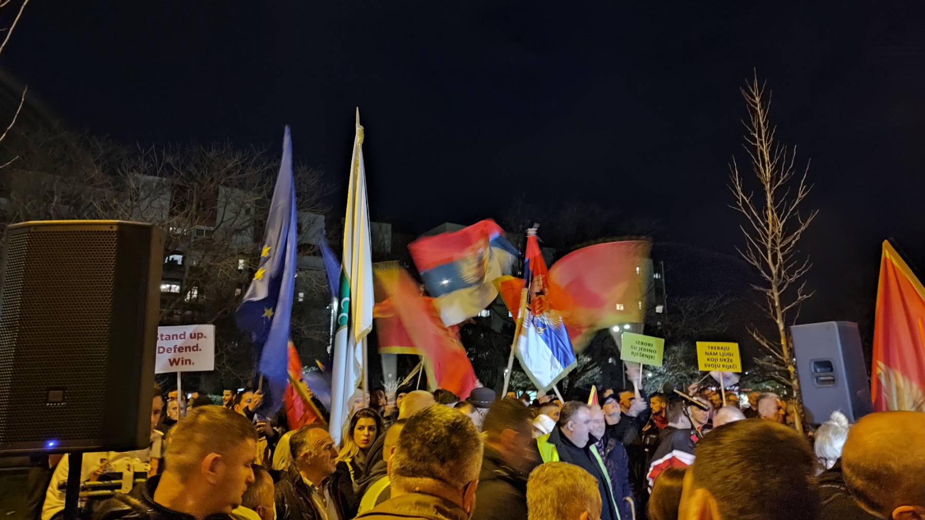 POČELO PROTESNO OKUPLJANJE GRAĐANA Pažnju prisutnih privukla maskota Iznoguda