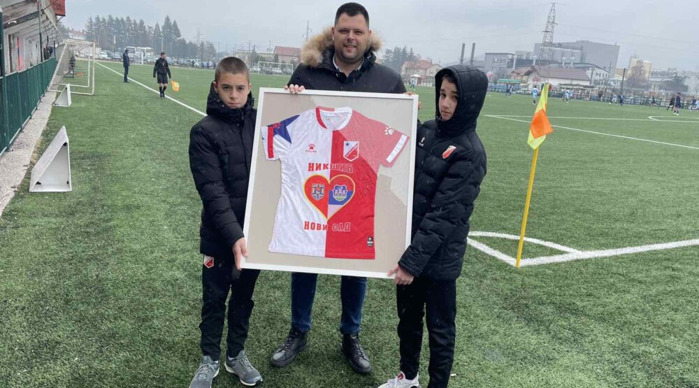 NIKŠIĆKI FUDBALERI UGOSTILI VRŠNJAKE IZ NOVOG SADA Predsjednik Kovačević se družio sa dječacima iz Sutjeske i Vojvodine