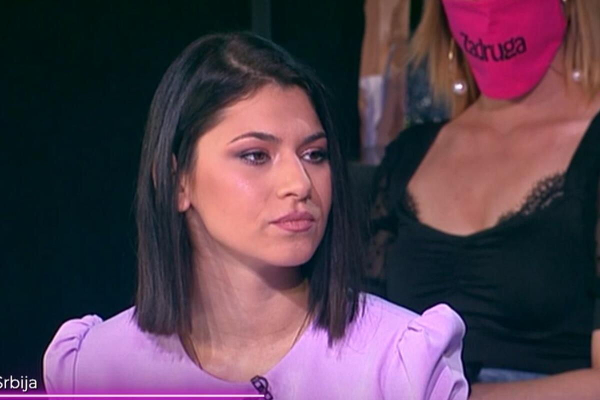 SKANDAL! GOLA MILICA VESELINOVIĆ Zadrugarka pokazala grudi i šokirala javnost (FOTO 18+')