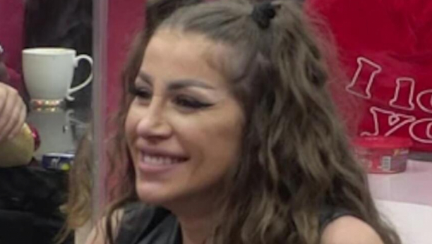 ZALJUBILA SAM SE, HOĆU BEBU! Aleks tražila Dejanu da je oženi, Dalila ih slušala i umrla od smijeha!