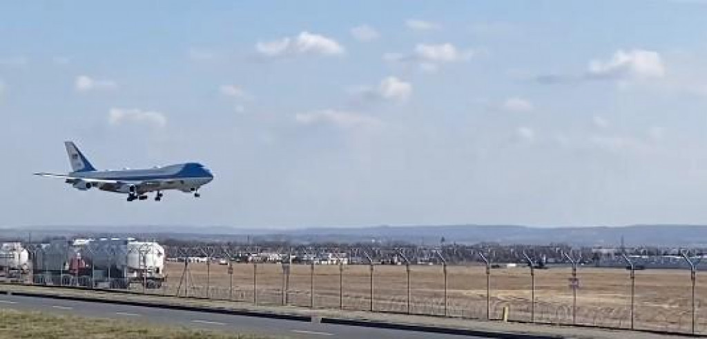 Avion predsjednika Poljske prinudno sletio u Varšavu! (VIDEO)