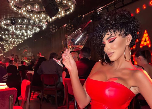 SUBOTIĆKA SE SKINULA I ZAGRMELA! Muž je prevario sa Majom Marinković, a ona izgleda bolje nego IKADA! Pokazala VRELO TELO (FOTO)