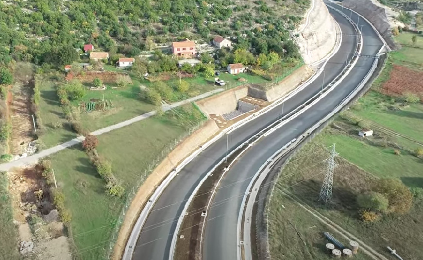 NAŠI NA AUTOPUTU RADILI I ZA 350 Kinezima plate bile do 11.000 eura
