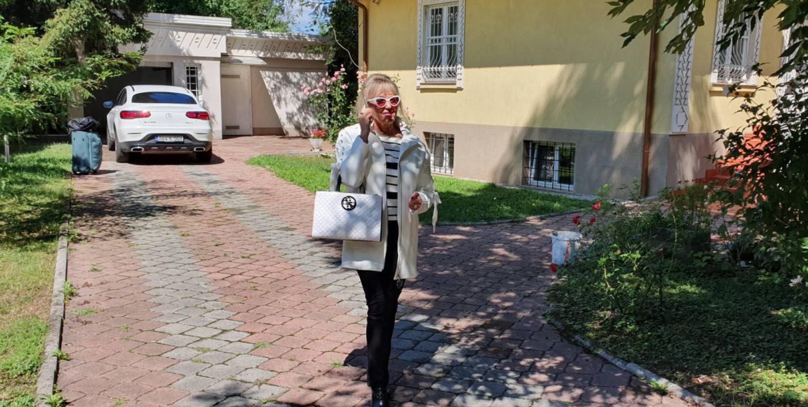 KAD VIDI DA SAM TUŽNA, MUŽ MI KUPI MERCEDES! Pjevačica opisala kako joj je u braku!