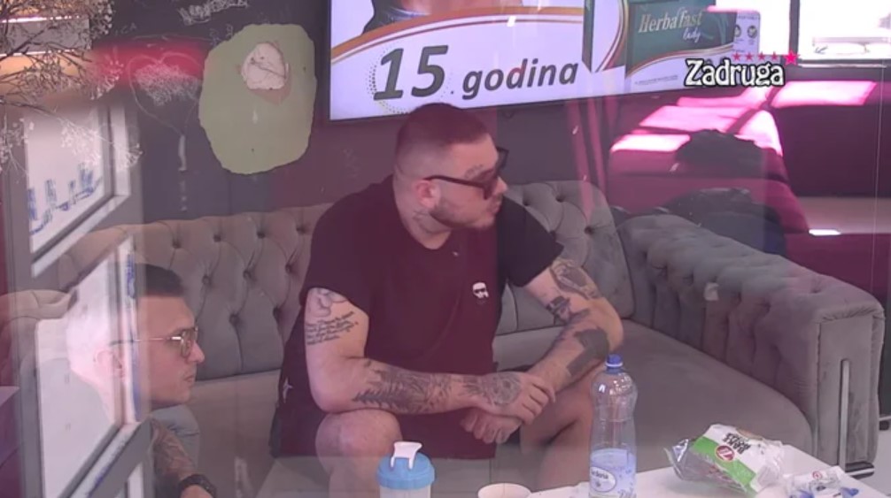 FILIP CAR ZDRAVSTVENO UGROŽEN! Grebao na KAPIJU DA GA VODE U HITNU!