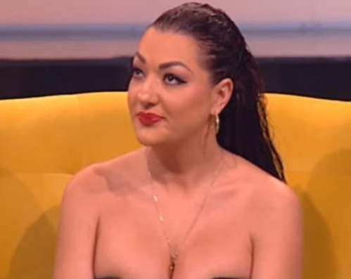 KAD SE POLUGOLA TIJELA SPOJE, SVE PUCA OD STRASTI! Anđelo i Sandra ne mare ni za koga! (VIDEO)