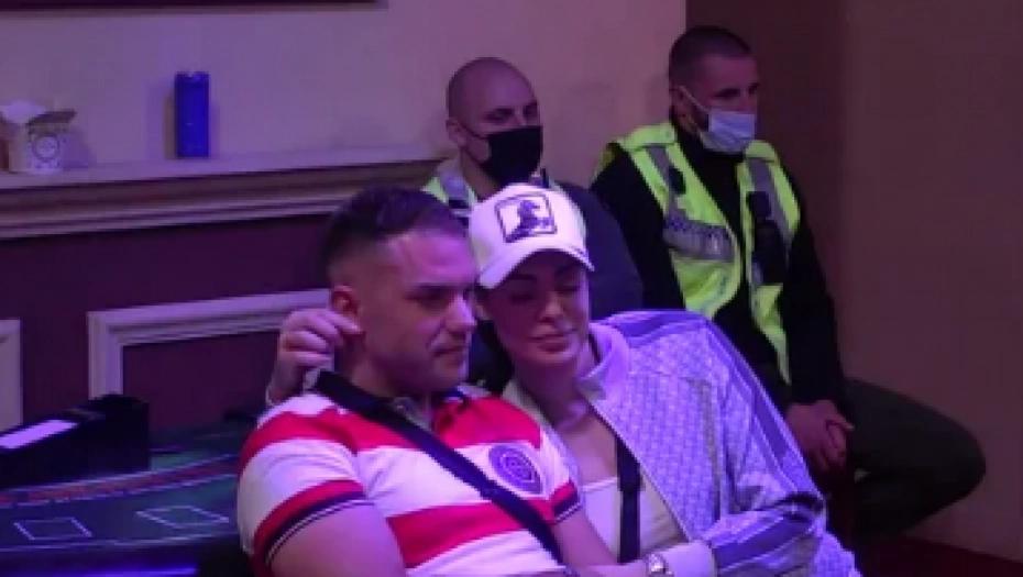 UZVRATILA MU ISTOM MJEROM! Anđelo mazio Minu po intimnim djelovima tijela naočigled svih! (VIDEO)