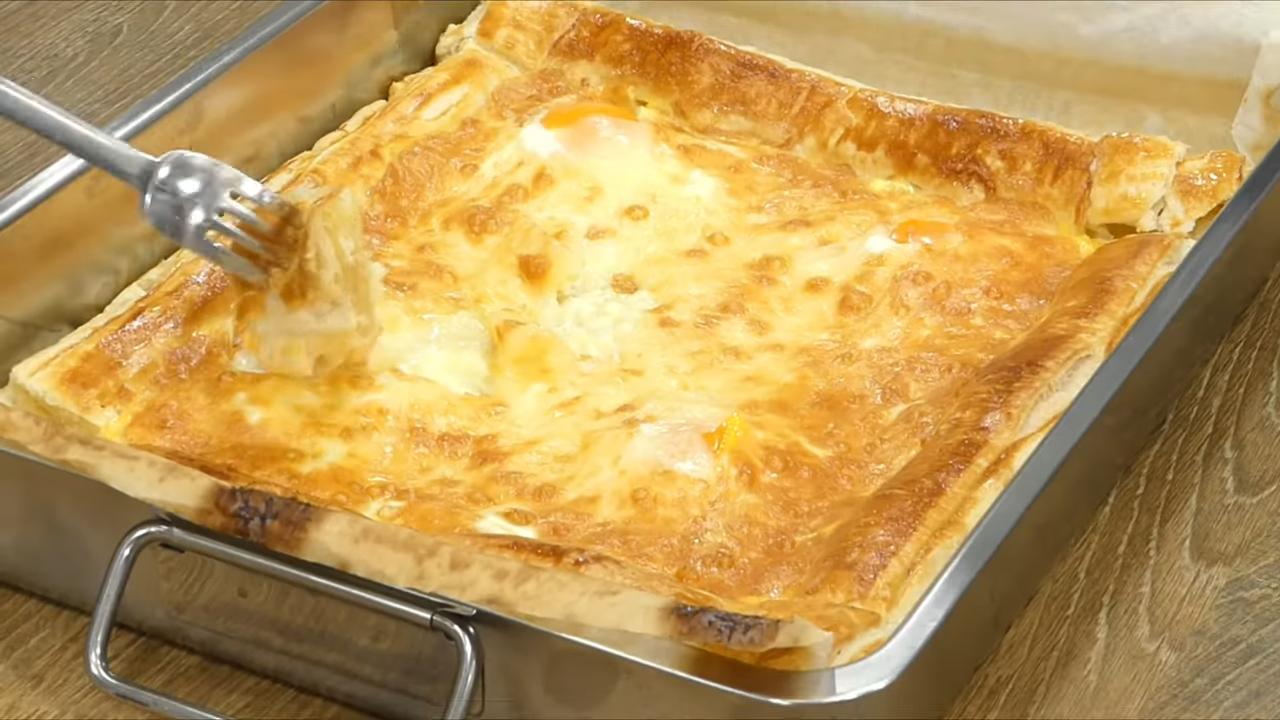 LISNATA PITA SA SIROM I JAJIMA: Sa sastojcima iz špajza napravite pecivo kojem niko neće reći ne