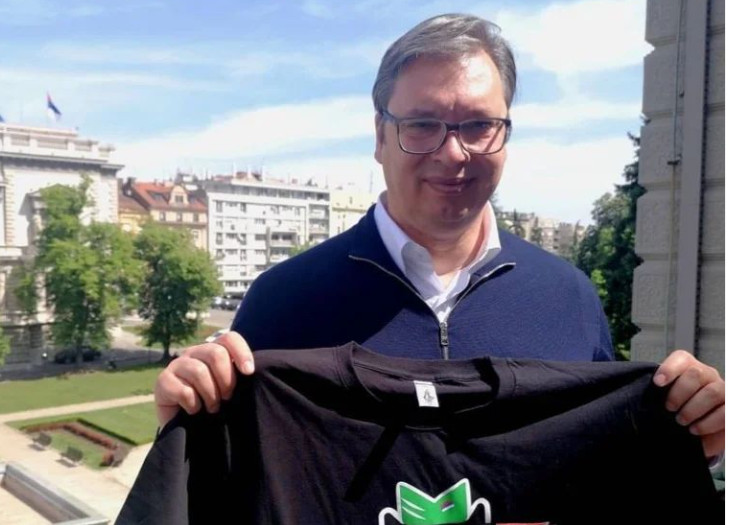 "BRAVO, MAJSTORI!" Vučić odgovorio na šaljive komentare Instagram stranice "negujmosrbski" (FOTO)