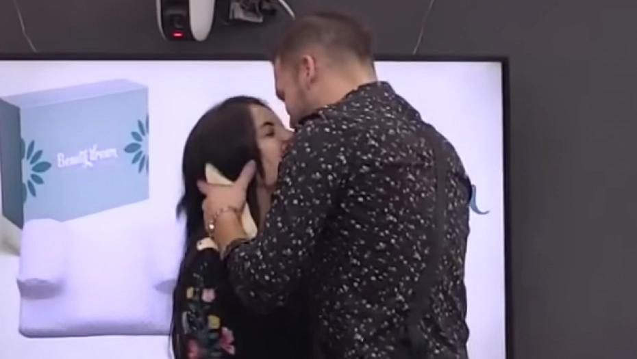 ŠTO MI SE NE JAVIŠ?! Isplivala prepiska VIKI I OSMAKČIĆA!