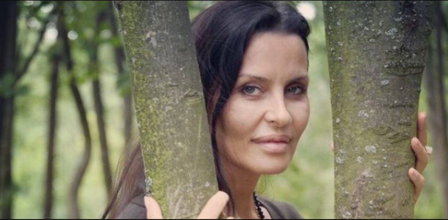 NAKON RITUALA ČULA GLASOVE PREDAKA! Elena Karić objasnila kako se služi METAFIZIKOM!