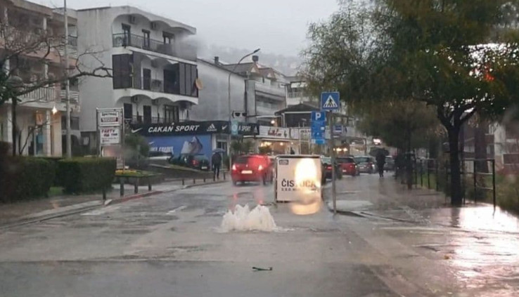 NEVRIJEME DONIJELO PROBLEME Zbog obilne kiše otežano funkcionisanje kolektora u Igalu