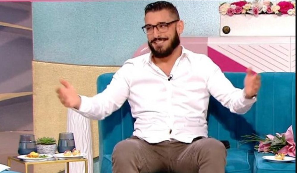 DARKO LAZIĆ IMA NOVU DEVOJKU! Pevač uhvaćen sa vatrenom crnkom na javnom mestu!