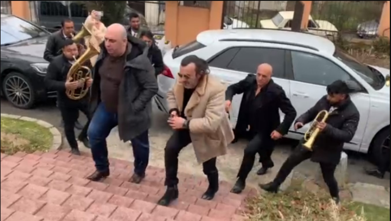 NIJE ŠTEDIO! Evo koliko se LUKAS otvorio za svadbu sina Lazara!