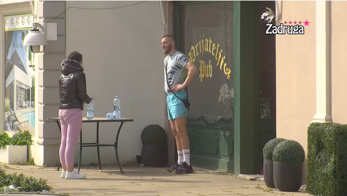 HIT! MENSUR DIŽE MILICU IZ BENDŽA! Ajdarpašić OVAKO koristi Veselinovićevu! (VIDEO)