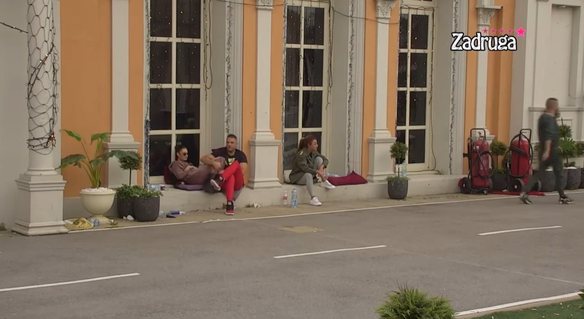 NJEŽNO, NJEŽNO, NJEŽNIJE! Mina zaludjela Anđela! (VIDEO)